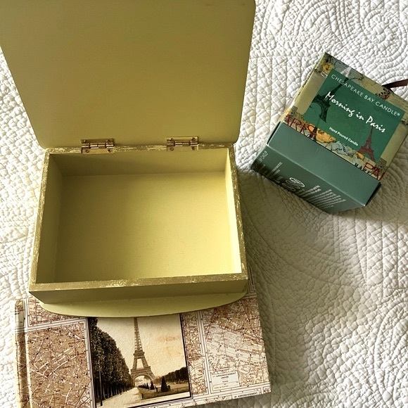 Chesapeake Bay “Morning in Paris” candle, Eiffel Tower photo album & box❣️ - Picture 4 of 14